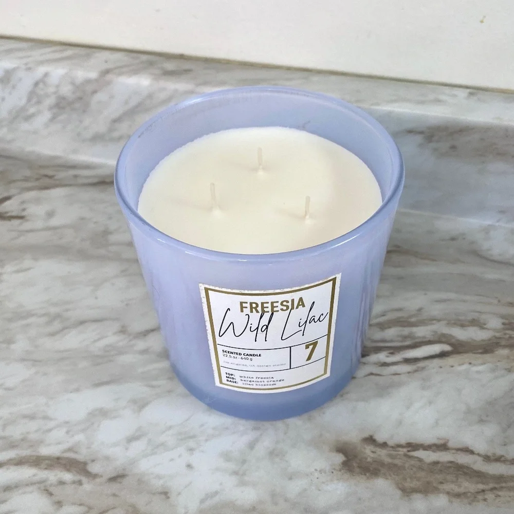 🪞 NWT fressia wild lilac layered scented large candle + diffuser lid home decor